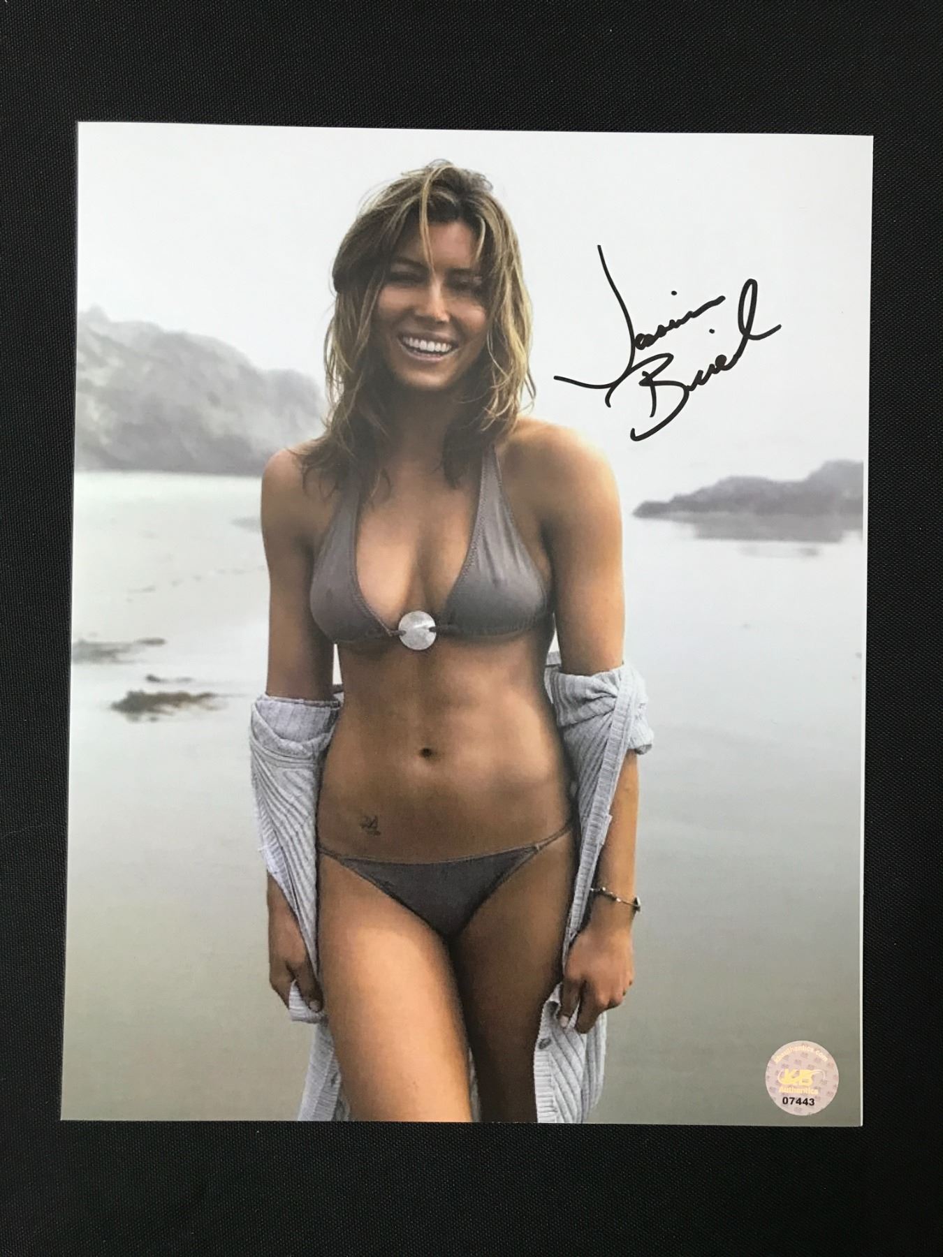 Jessica Biel Hat 8x10 Picture – Celebrity Print Photograph Reproduction