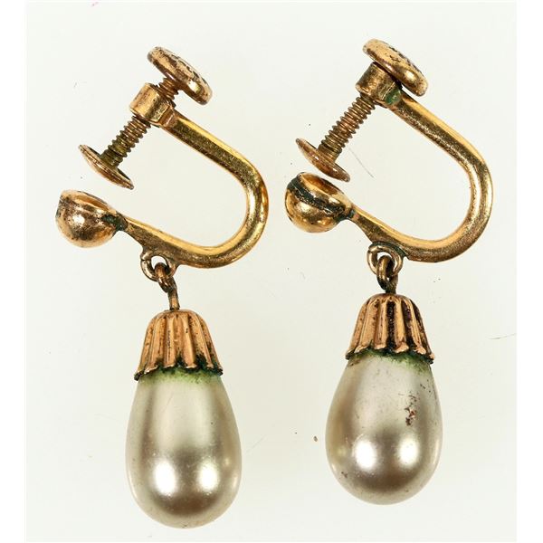 Two Vintage Posts Earrings. [183929]