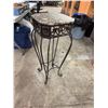 Image 1 : Pedestal table or plant stand