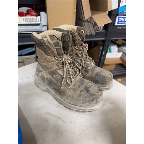 Dakota boots size 7W