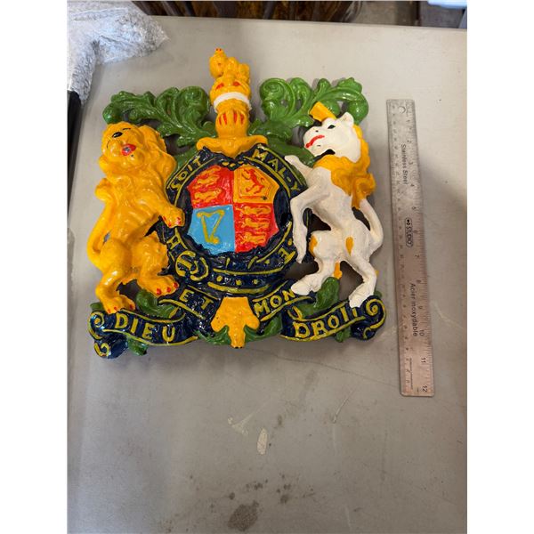 Cast iron crest