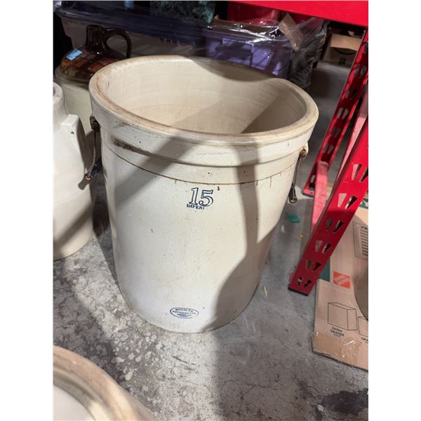 Medalta pottery imperial 15 crock