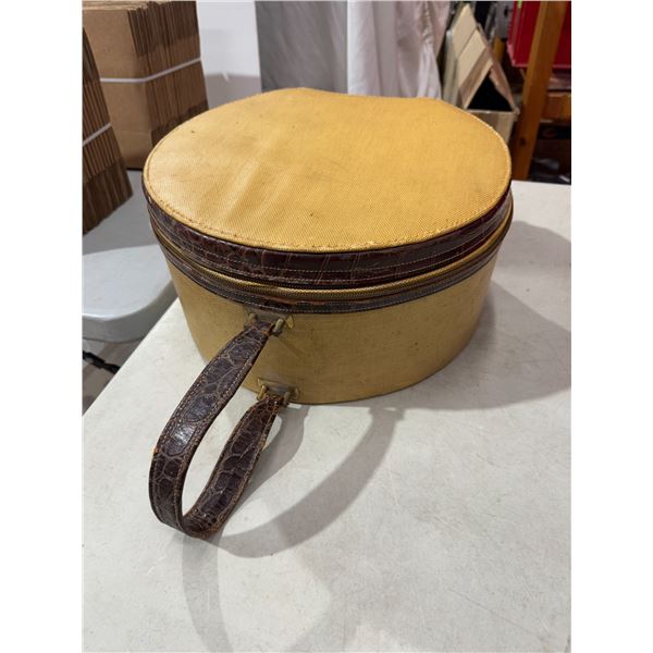 Vintage hat, box and hat