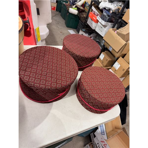 Nesting hat boxes