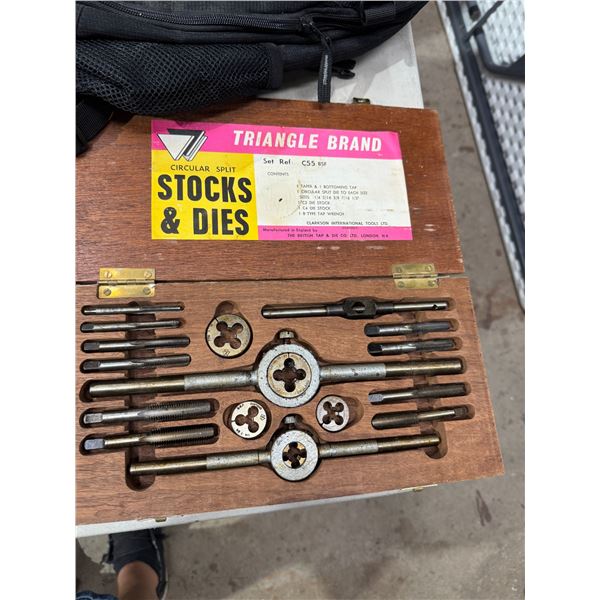 Tap and die  set