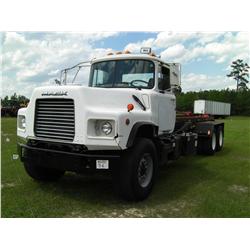 1998 MACK DM690S T/A ROLL OFF