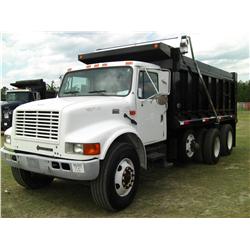 2002 IHC 4900 TRI-AXLE DUMP