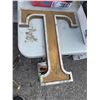 Image 1 : Letter T