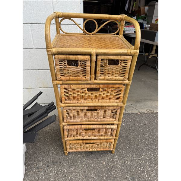Drawered shelf