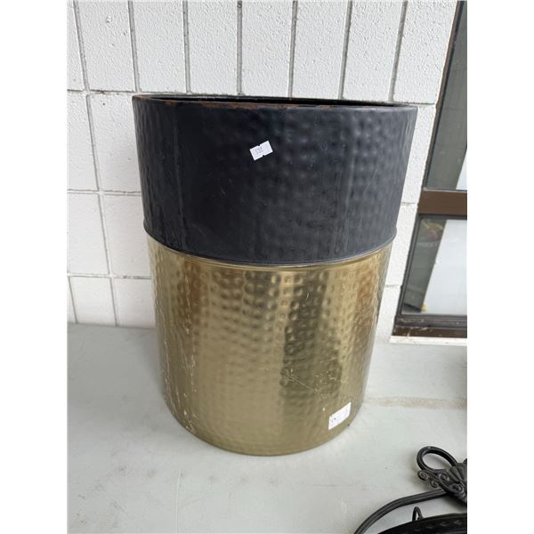 Metal decor