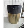 Image 1 : Metal decor