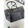 Image 1 : Oscar de la Renta purse