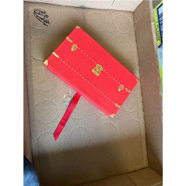Louis Vuitton envelopes