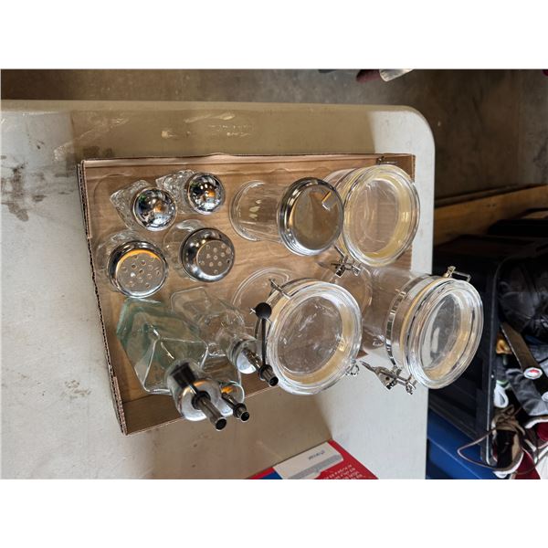 Kitchen jars and accessories