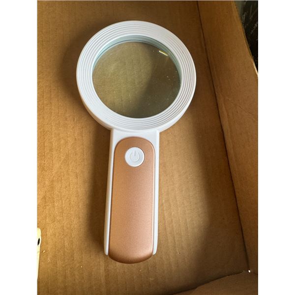 Light up magnifier