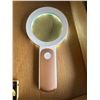 Image 2 : Light up magnifier