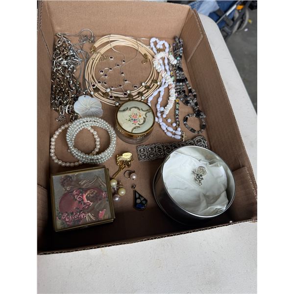Costume, jewelry, and trinket boxes