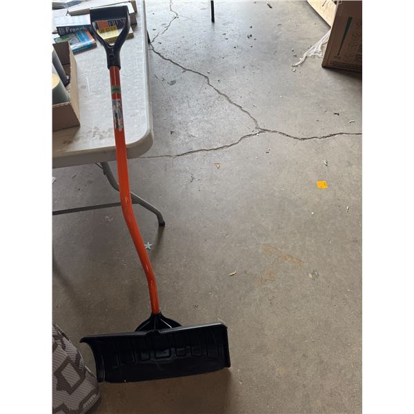 Avalanche snow shovel