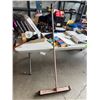 Image 1 : Pushbroom