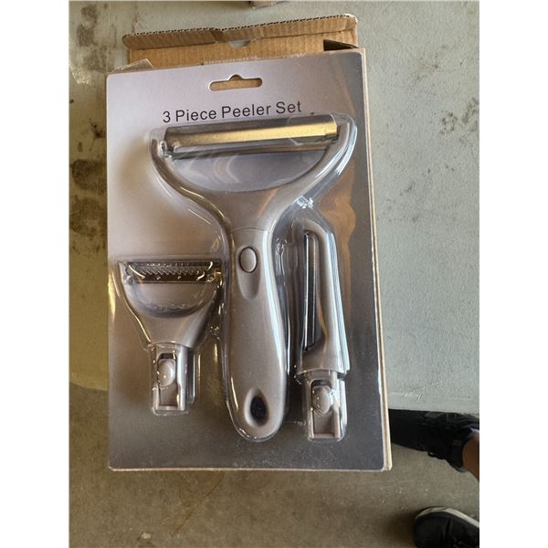 New three-piece peeler set