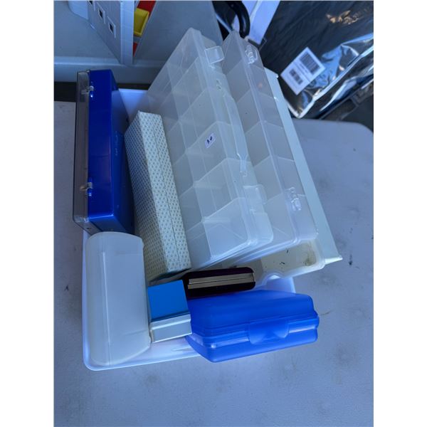 Assorted containers