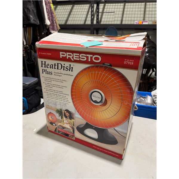 Presto heat dish looks new