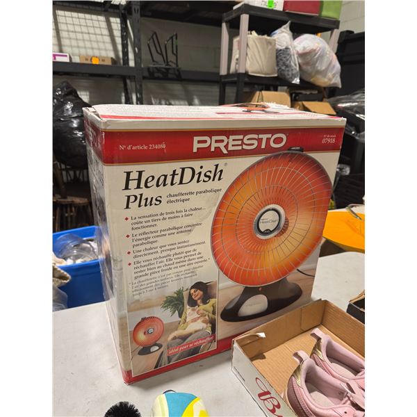 Presto heat dish looks new