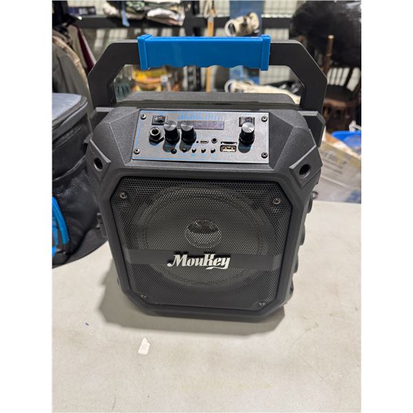Moukey portable speaker