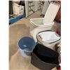 Image 1 : Garbage cans