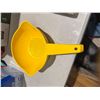 Image 1 : Tupperware strainer