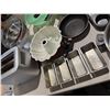 Image 2 : Large lot of kitchen items