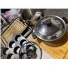 Image 4 : Large lot of kitchen items