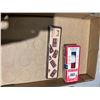 Image 1 : Domino's and poker chips