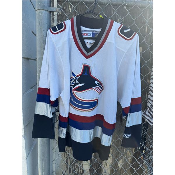 Canucks jersey size small