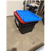 Image 1 : 2 bins with lids