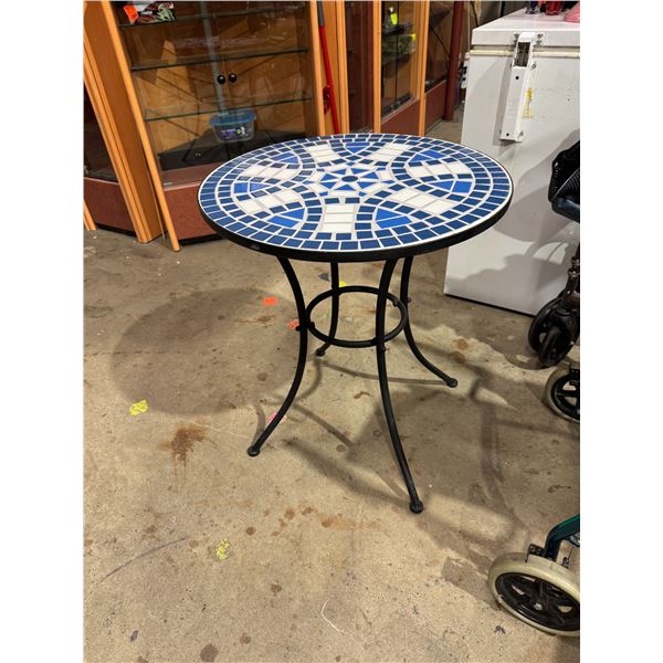 Pedestal table