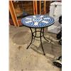 Image 1 : Pedestal table