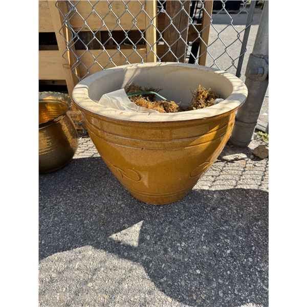 Pottery planter