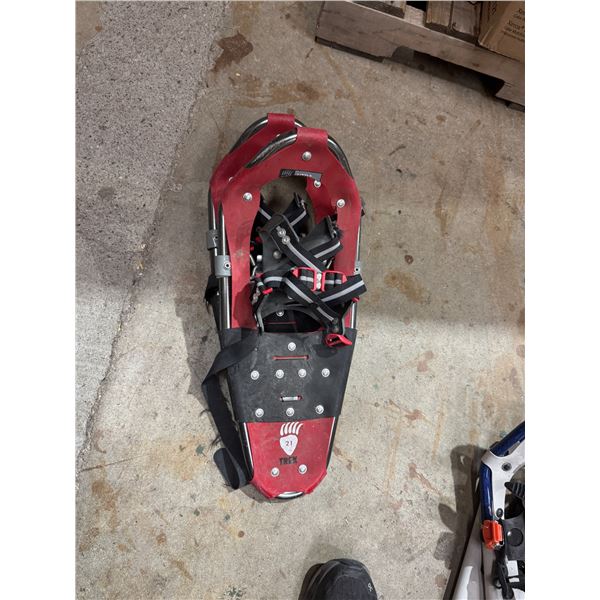 Trek 21 snow shoes