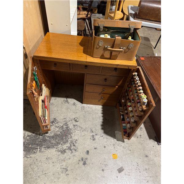 Lada sewing machine and sewing cabinet