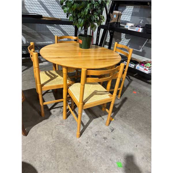 Table with drop sides and four chair