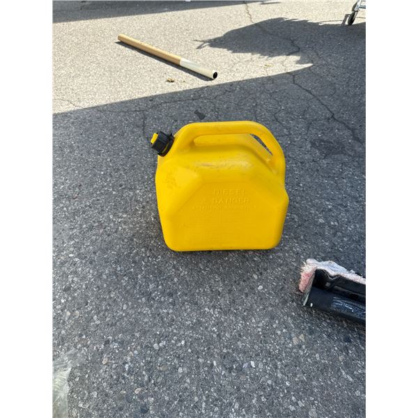 Fuel container
