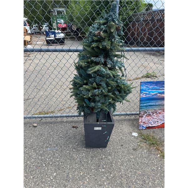 Artificial decor tree