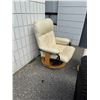 Image 2 : Chair and ottoman