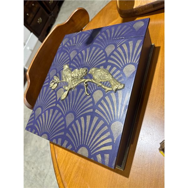 Storage box