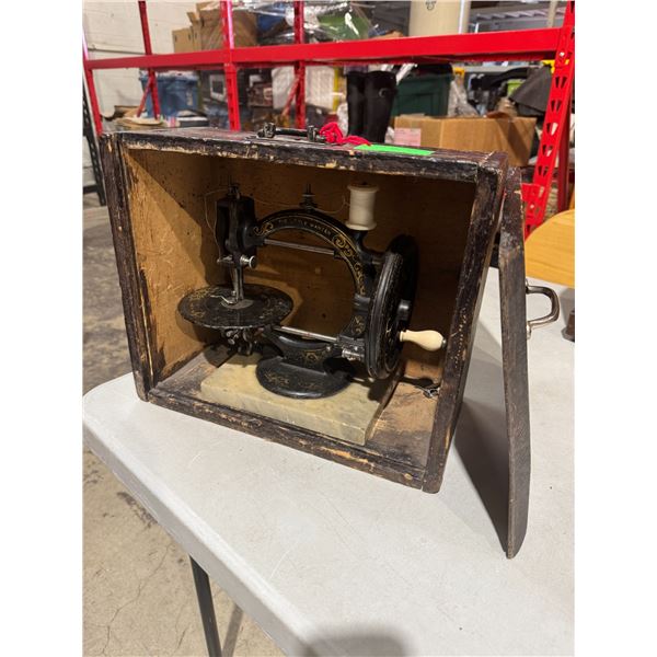 VTG portable crank sewing machine in case with the Little W ANZER WANZER sewing machine COMFG Canada
