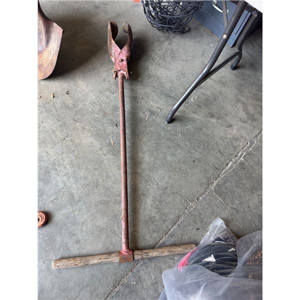 Post hole digger