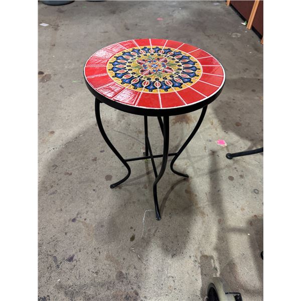 Accent table