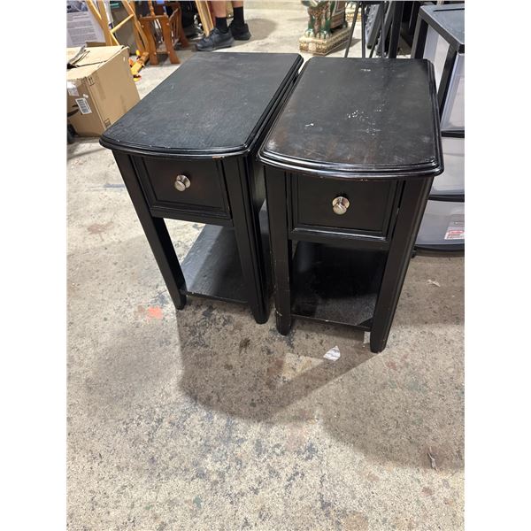 2 side tables with drawers