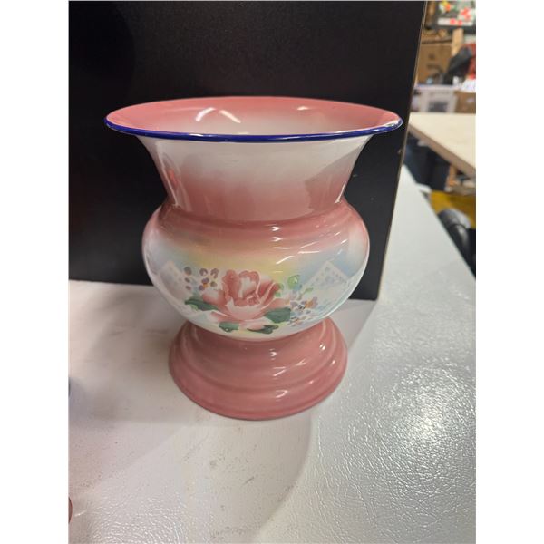 Reservoir tin enamel vase, Vintage